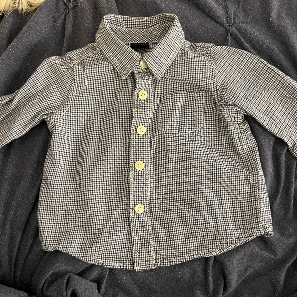 Baby gap button down shirt 3-6m